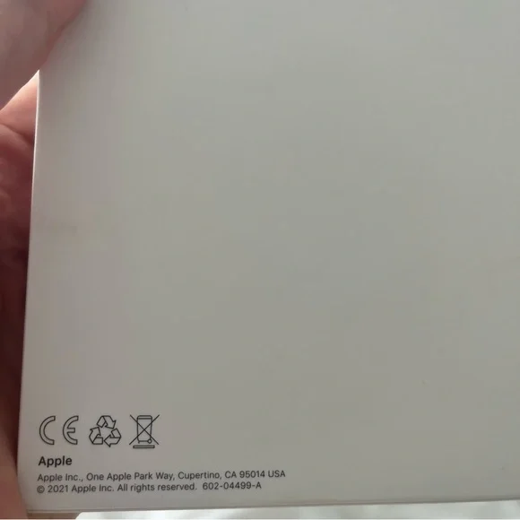 Apple Magic Trackpad 2 - Silver and White Multi-Touch Trackpad - Picture 5 of 5
